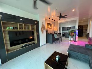 KARON HILL OCEANVIEW Spacious 1 BEDROOM Sleeps 4