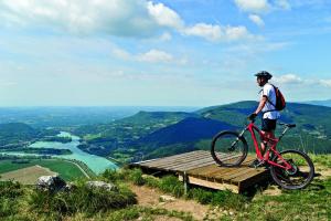 Tentes de luxe BULLE TEXAS - LUXE et SPA - Vue lac Aiguebelette : photos des chambres