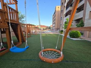 Larso Lux, free swimming pools & parking