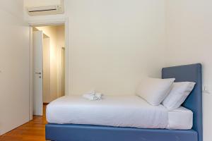 Atena at Como Duomo