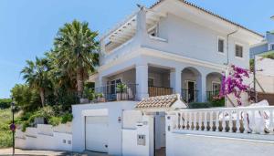 Beautiful Villa, only 5 min walk to Restaurants, Padel Club and Fitness