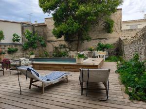 B&B / Chambres d'hotes Chambre d-hotes villa Adoya dans les remparts, piscine, ascenseur : photos des chambres