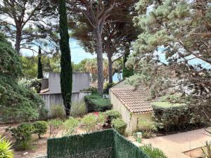 Duplex à 300m des plages, restos, commerces Saint-Cyr-sur-mer AQUALAND 1km