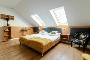 Willa WHITE GLOVE NARTY