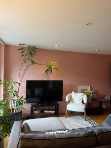 2 Bed, 2 Bath flat in Central London, Hosted by Laura Fellows