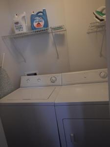 Clean and Quiet 2 bdr 2 bthr private entrance entire guests suite near Coquitlam Center mall and skytrain