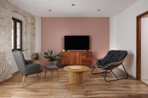 Old Town Nona Apartment - Balcony, Garden and Free Parking