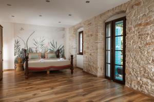 Old Town Nona Apartment - Balcony, Garden and Free Parking