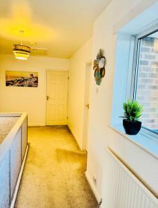 Beautiful and Spacious 4 Bed Room House In Coleshill-NEC