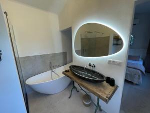 Mas des Alpilles au cœur de la nature avec piscine