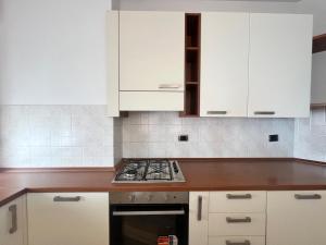 WELCOME RIVIERA-Primavera 1A- Vista mare- spazioso e comodo appartamento-2 bagni-wifi-aria condizionata in ogni stanza-garage a pagamento 15 euro al giorno