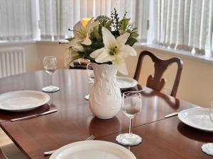 Spacious Home for Workers & Families - Quiet area