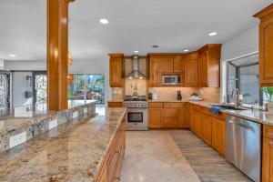 PoolFire Pit Near Balboa Park Mountain Views!