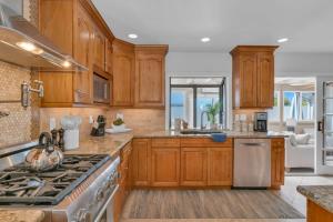 PoolFire Pit Near Balboa Park Mountain Views!