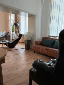 Nr 2 Gemütliche Suite mit King-Size Bett und Essbereich im Zentrum im Neubarockstyle