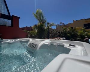 Beach and Golf Holiday Home with private jacuzzi