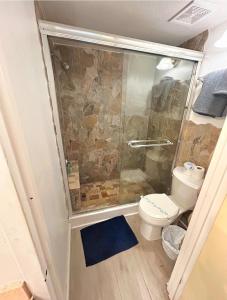 Direct beach access 1st Floor walkout wkitchen