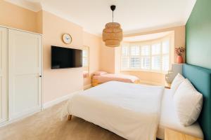 Stunning 5 bed house in enviable location