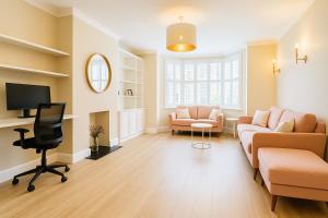 Stunning 5 bed house in enviable location