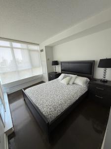 Toronto Downtown Luxurious Stylish 3 Bedroom 3 Bath 2 Balconies near Rogers Centre lakeview condo