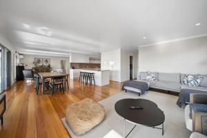 Flaxton Garden Home with Spectacular Coastal Views