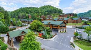 Gatlinburg cabin with waterpark, minigolf, zipline