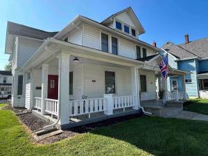 London Maisonette - Red Door