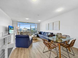 Views by Day Waves at Night