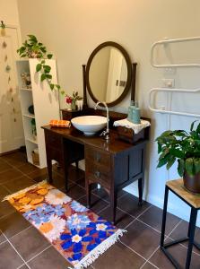 A Bed & A Red @ Berry’s Creek