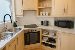 Central studio flat with parking permit