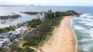 Point Cartwright Penthouse - Ocean and River Views
