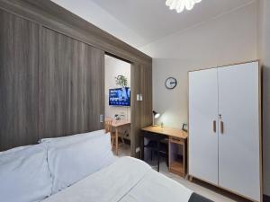 1BR Condotel with Balcony at FAME Residences #FM32-1