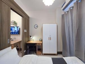 1BR Condotel with Balcony at FAME Residences #FM32-1