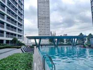 1BR Condotel with Balcony at FAME Residences #FM33-1