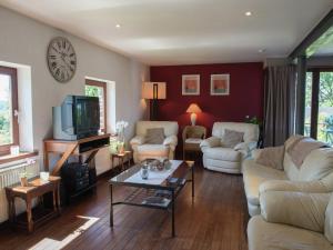 Spacious Cottage with Sauna in LibĂ´mont, cleaning included