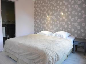 Grand Holiday Home in Érezée with Sauna, cleaning included
