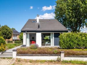 Vill in Koksijde near the Beach, cleaning included
