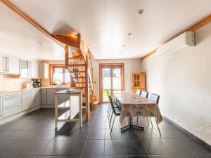 Holiday Home near Marina with Pool, cleaning included