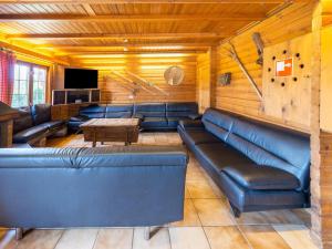 Majestic chalet in Durbuy 200 meters from the Golf, cleaning included