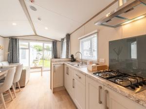 Chalet on a luxury campsite near the sea, cleaning included