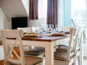 Alise sunny duplex apartment in Koksijde, cleaning included
