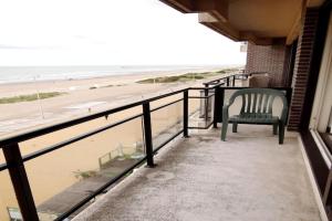 Apartment in Nieuwpoort with balcony, cleaning included