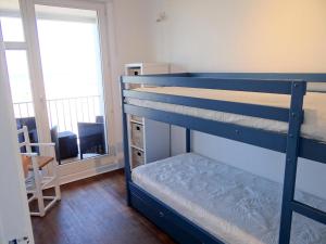 Apartment in Nieuwpoort for 9 persons, cleaning included