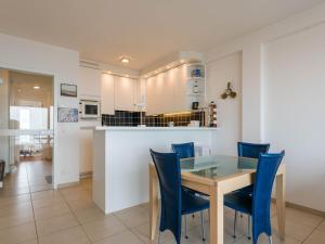 Les Petrels 601 with sea view in Koksijde, cleaning included