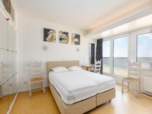 Nice apartment with shared pool, cleaning included