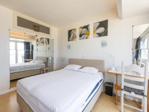 Nice apartment with shared pool, cleaning included