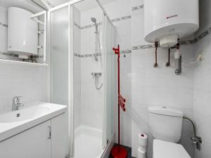 Sunny apartment with sea-views, cleaning included