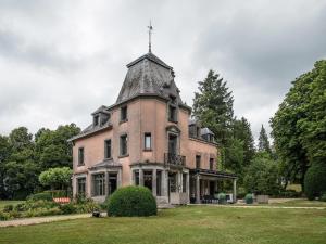 Luxurious castle with hot tub in the Belgian, cleaning included
