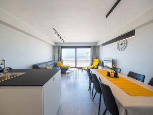 Spacious apartment with view, cleaning included