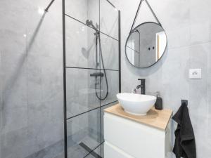 Beautiful modern studio with views, cleaning included